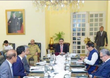 نگراں وزیر اعظم کا ایران کے ساتھ دوطرفہ تجارت کو قانونی حیثیت دینے کی اہمیت پر زور