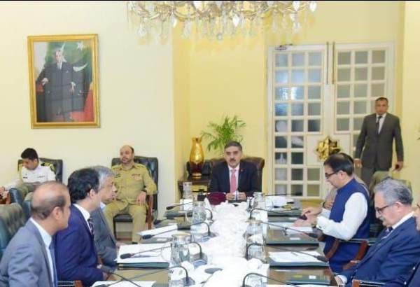نگراں وزیر اعظم کا ایران کے ساتھ دوطرفہ تجارت کو قانونی حیثیت دینے کی اہمیت پر زور