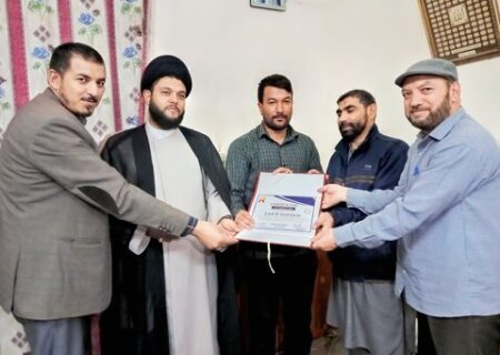 مدرسه امام حسین (ع) میں موبائل گرافکس ڈیزائننگ کورس کے اختتام پر ڈیزائنرز میں اسناد تقسیم