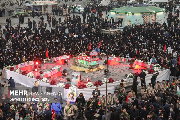 ایران : تہران میں شہدائے مدافع حرم کی تشییع جنازہ اور الوداعی مناظر