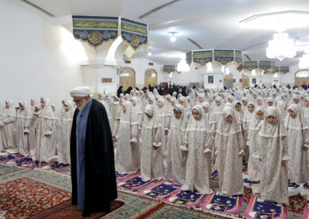 حرم امام رضا (ع) میں “چاند کی بیٹیاں” کے عنوان سے بچیوں کا بڑا اجتماع