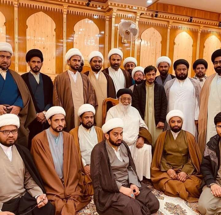 طلاب فارغ التحصیل مدرسہ الامام المنتظر مقیم نجف کی آية الله حافظ سيد رياض حسين نجفی سے ملاقات