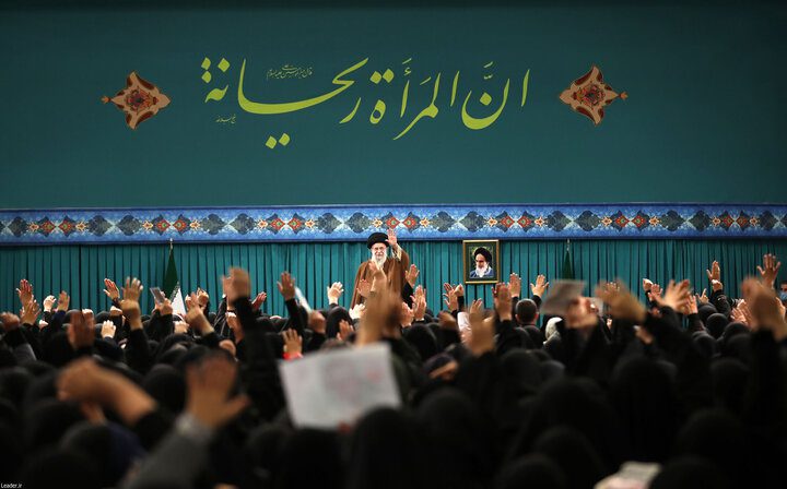 خواتین کے وفد کی رہبر معظم انقلاب سے ملاقات
