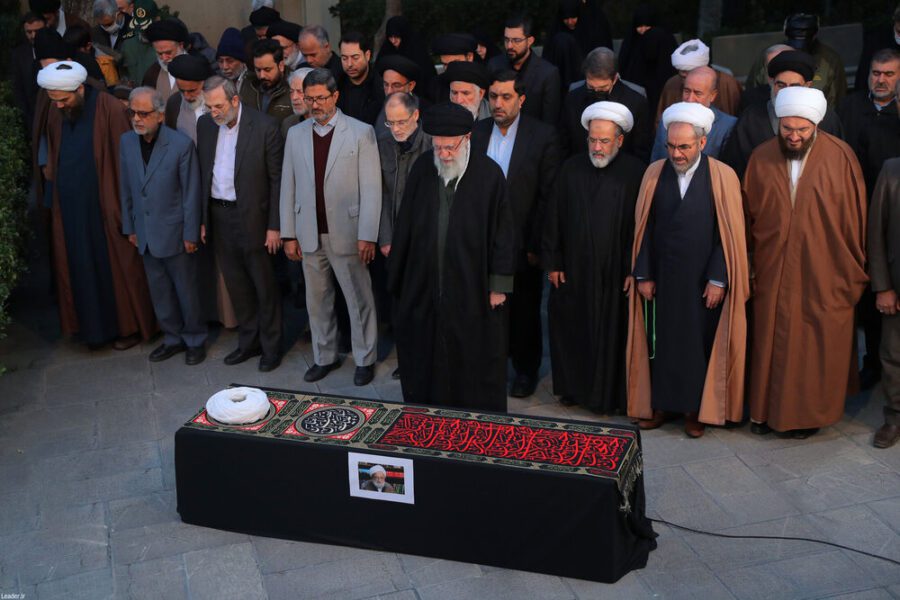 رہبر معظم انقلاب کی اقتداء میں آیت اللہ امامی کاشانی کی نمازہ جنازہ ادا کردی گئی