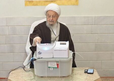 آیت اللہ مکارم شیرازی کی انتخابات میں شرکت