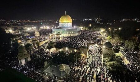 مسجد الاقصی میں اعمال شب قدر کے پروگرام میں 2 لاکھ فلسطینیوں کی شرکت