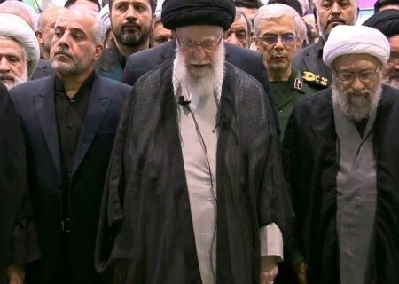 شہید صدر رئیسی کی نماز جنازہ رہبر معظم کی اقتدا میں ادا کردی گئی