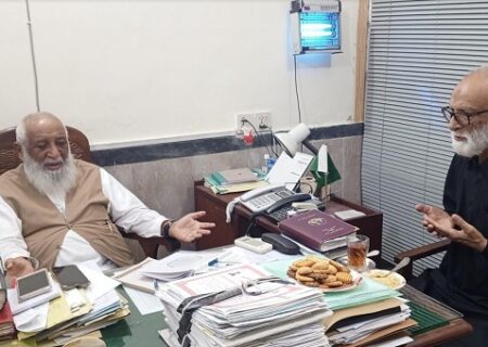 سابق وفاقی وزیر تعلیم منیر گیلانی کی آیت اللہ حافظ ریاض نجفی سے ملاقات، مولانا باقر نقوی کے انتقال پر اظہار تعزیت