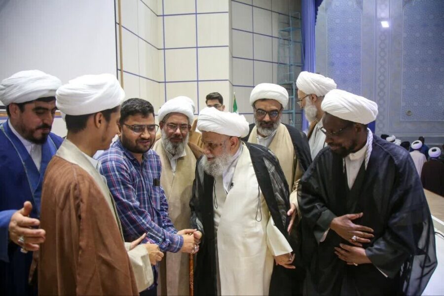 قم المقدسہ، مدرسہ امام خمینیؒ میں طلاب کرام کی عمامہ گزاری
