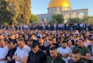 قبلہ اول میں 75 ہزار فلسطینیوں کی نمازِ جمعہ، قابض اسرائیل نے خطیبِ مسجد کو داخلے سے روک دیا