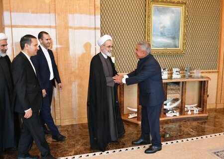 آیت اللہ اعرافی کی روس کے دورہ کے دوران تاتارستان کے صدر سے ملاقات اور گفتگو