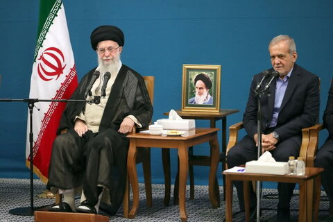 رہبر معظم انقلاب اسلامی سے ایرانی صدر اور حکومتی ارکان کی ملاقات
