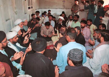 علامہ شبیر حسن میثمی کی سندھ میں شہداء زائرین اربعین کے لواحقین سے تعزیت