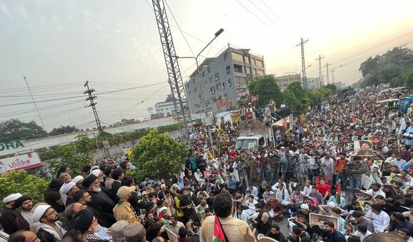 لاہور میں اسرائیل جارحیت کے خلاف امریکی قونصلیٹ کے سامنے احتجاجی ریلی