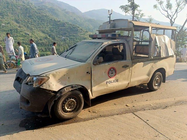 سوات میں سفارتکاروں کے قافلے میں شامل پولیس وین پر بم حملہ، سفارتکار بحفاظت اسلام آباد واپس پہنچ گئے