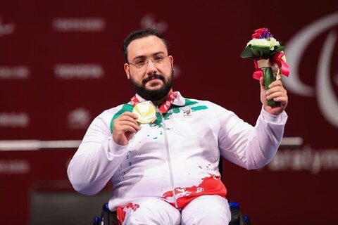 حرم مطہر حضرت معصومہ سلام اللہ علیہا کے خادم نے فرانسیسی پیرا اولمپکس میں گولڈ میڈل جیتا