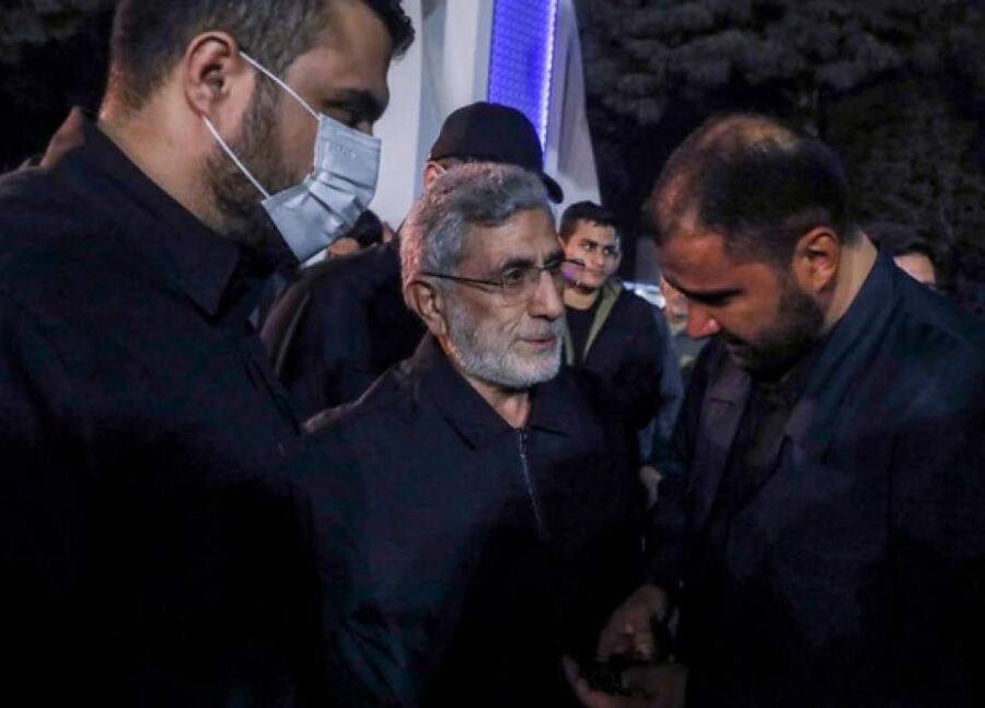 شہید جنرل نیلفروشان کی میت کا تہران میں استقبال، جنرل قاآنی کی شرکت