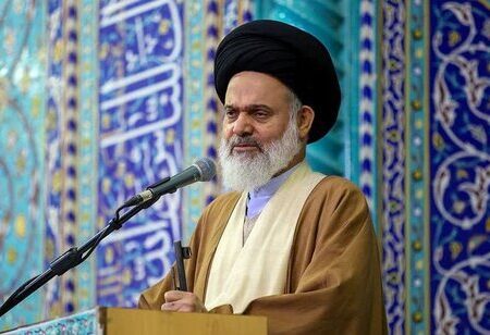 حضرت زہرا (س) کی زندگی عبادت، عفاف اور قربانی کا مکمل نمونہ ہے: آیت اللہ حسینی بوشہری