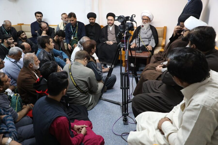 آیت اللہ العظمی شیخ بشیر حسین نجفی سے پاکستانی زائرین کی ملاقات،