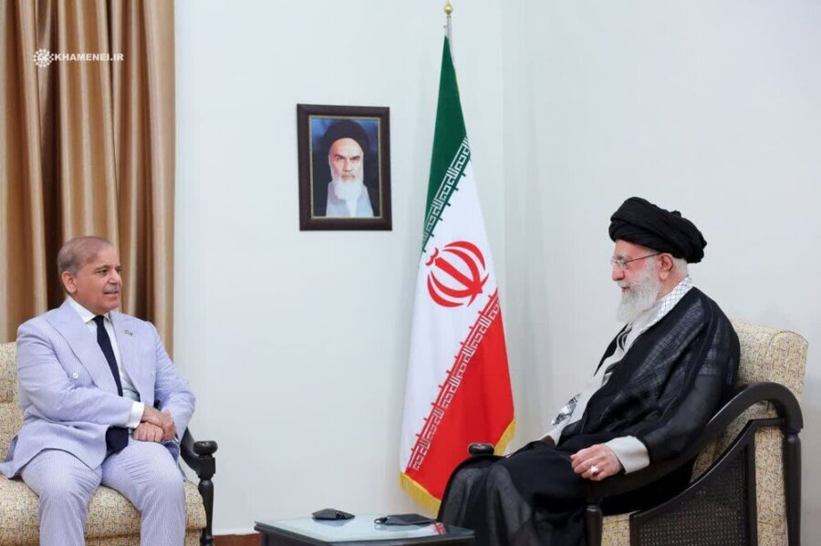 ایران اور پاکستان کے تعلقات کو اعلیٰ اور قابل قدر سطح تک پہنچنا چاہیے/وزیراعظم پاکستان کی رہبر انقلاب اسلامی سے ملاقات