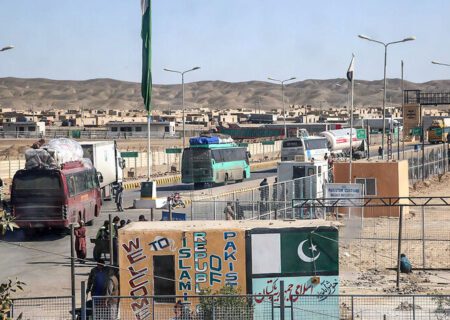 پاکستانی زائرین کی بسوں کا مشرقی سرحدوں سے داخلہ، پولیس کی کڑی نگرانی کا فیصلہ