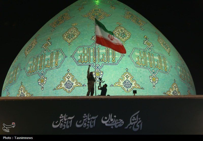 قم۔المقدسمسجد جمکران کے گنبد پر ایرانی  پرچم لہرایا گیا، اسرائیل کے خلاف رجزخوانی