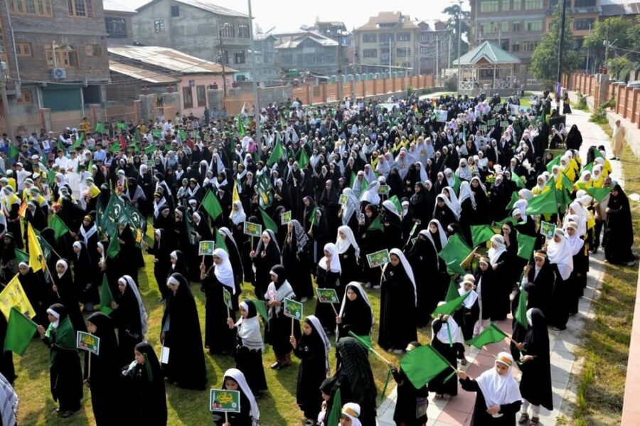 آل جموں و کشمیر شیعہ ایسوسی ایشن (AJKSA) کے زیر اہتمام منعقدہ جلوسِ میلاد النبیؐ میں عقیدت و اتحاد کے ساتھ ہزاروں مرد، خواتین اور بچے شریک ہوئے