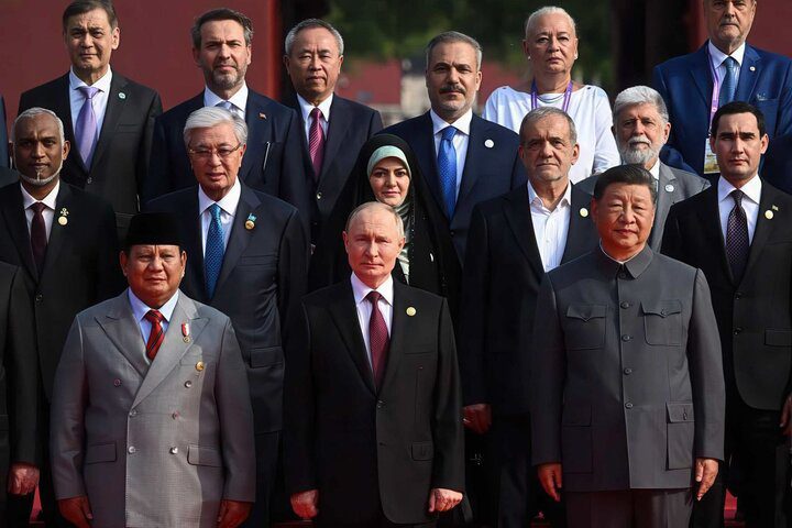 صدر پزشکیان کے چین کا تاریخی دورہ ایران کی فعال سفارت کاری کی علامت، غریب‌ آبادی