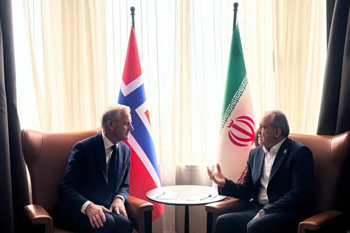 مذاکرات اور اسنپ بیک ایک ساتھ ممکن نہیں، صدر پزشکیان