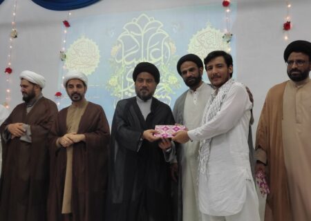 جامعۃ المصطفیٰ شعبۂ کراچی میں ولادتِ امام حسن عسکریؑ کی مناسبت سے جشنِ میلاد کا انعقاد؛ قلمی و ثقافتی سرگرمیوں میں فعال طلاب کو انعامات سے نوازا گیا