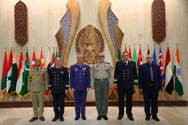 عراقی اعلی فوجی وفد کا تہران کا اہم دورہ، ایران کے تعاون کو خراج تحسین