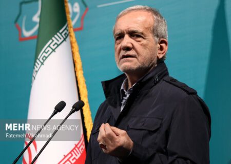 کتاب اور مطالعہ: ملکی مسائل کے حل کی کلید ہے، صدر پزشکیان