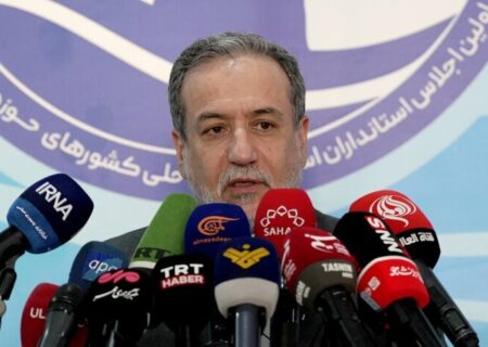 یورینیم افزودگی کو مکمل طور پر ختم کرنے کی کوئی تجویز قابل قبول نہیں، ایرانی وزیر خارجہ