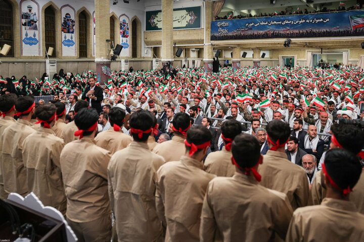 یوم بسیج، حسینیہ امام خمینیؒ میں بسیجیوں کا جم غفیر