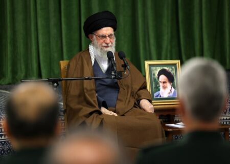 مشکلات کے باوجود مثبت پہلوؤں کو مضبوط بنانا ضروری ہے، رہبر معظم