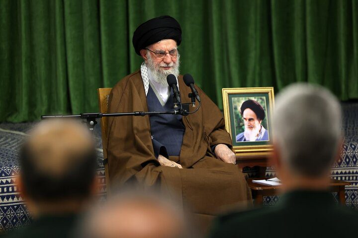 مشکلات کے باوجود مثبت پہلوؤں کو مضبوط بنانا ضروری ہے، رہبر معظم