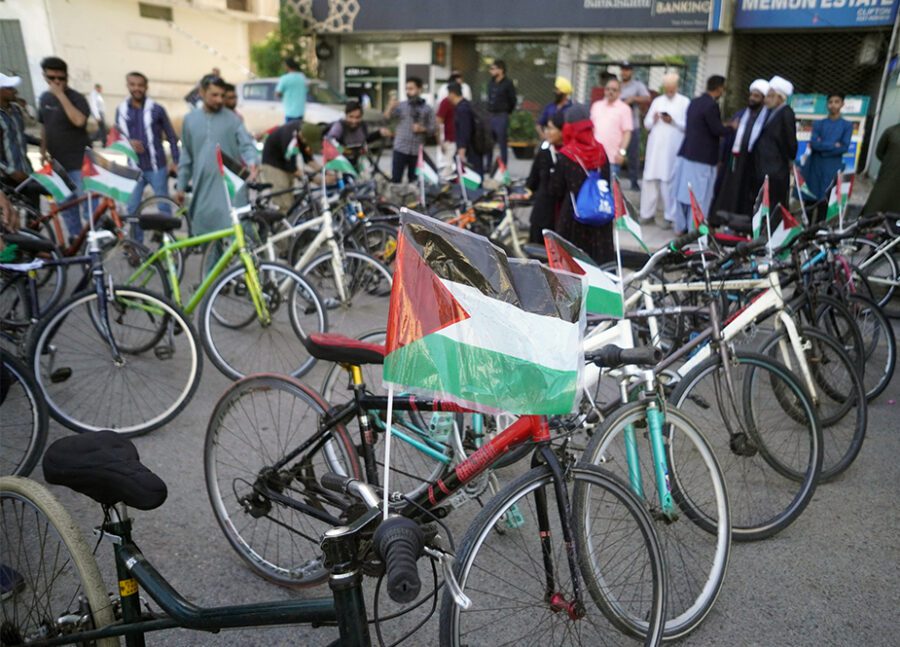 کراچی میں ’یکجہتی فلسطین، لبنان و ایران‘ سائیکل ریلی