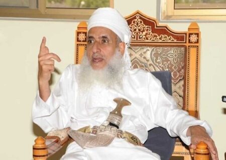 عمان کے مفتی نے آیت اللہ مجتبی خامنہ ای کی انتخاب پر مبارکباد دی