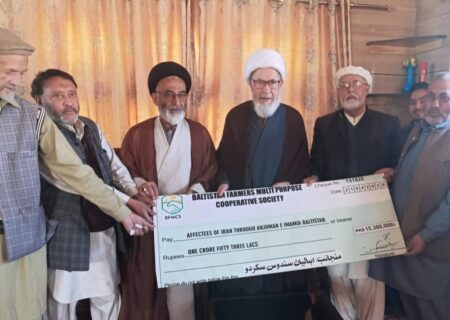 سندوس سکردو کا عظیم جذبۂ ایثار؛ 1 کروڑ 53 لاکھ روپے کا چک ملتِ ایران کے نام دے دیا