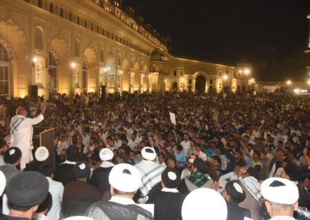 لکھنؤ میں آیۃ اللہ خامنہ ای کی شہادت کی یاد میں بڑے امام باڑے میں تاریخی جلسہ ’یاد شہداء‘ کا انعقاد