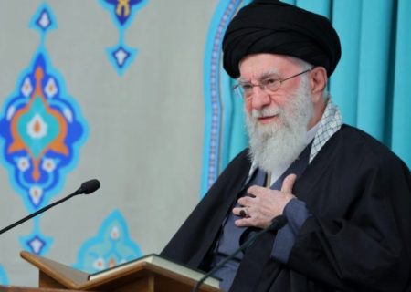 رہبر شہید آیت اللہ العظمی سید علی خامنہ ای جامع شخصیت کے مالک اور بہترین کمانڈر