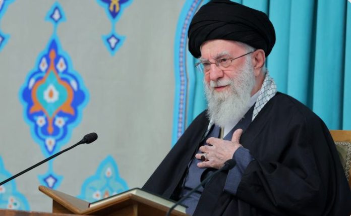 رہبر شہید آیت اللہ العظمی سید علی خامنہ ای جامع شخصیت کے مالک اور بہترین کمانڈر